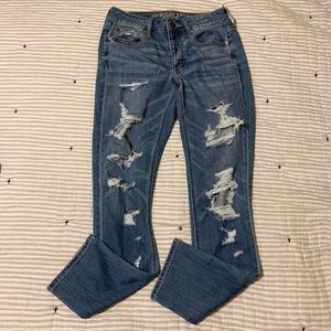 🖤 AEO Tomgirl Distressed Jeans